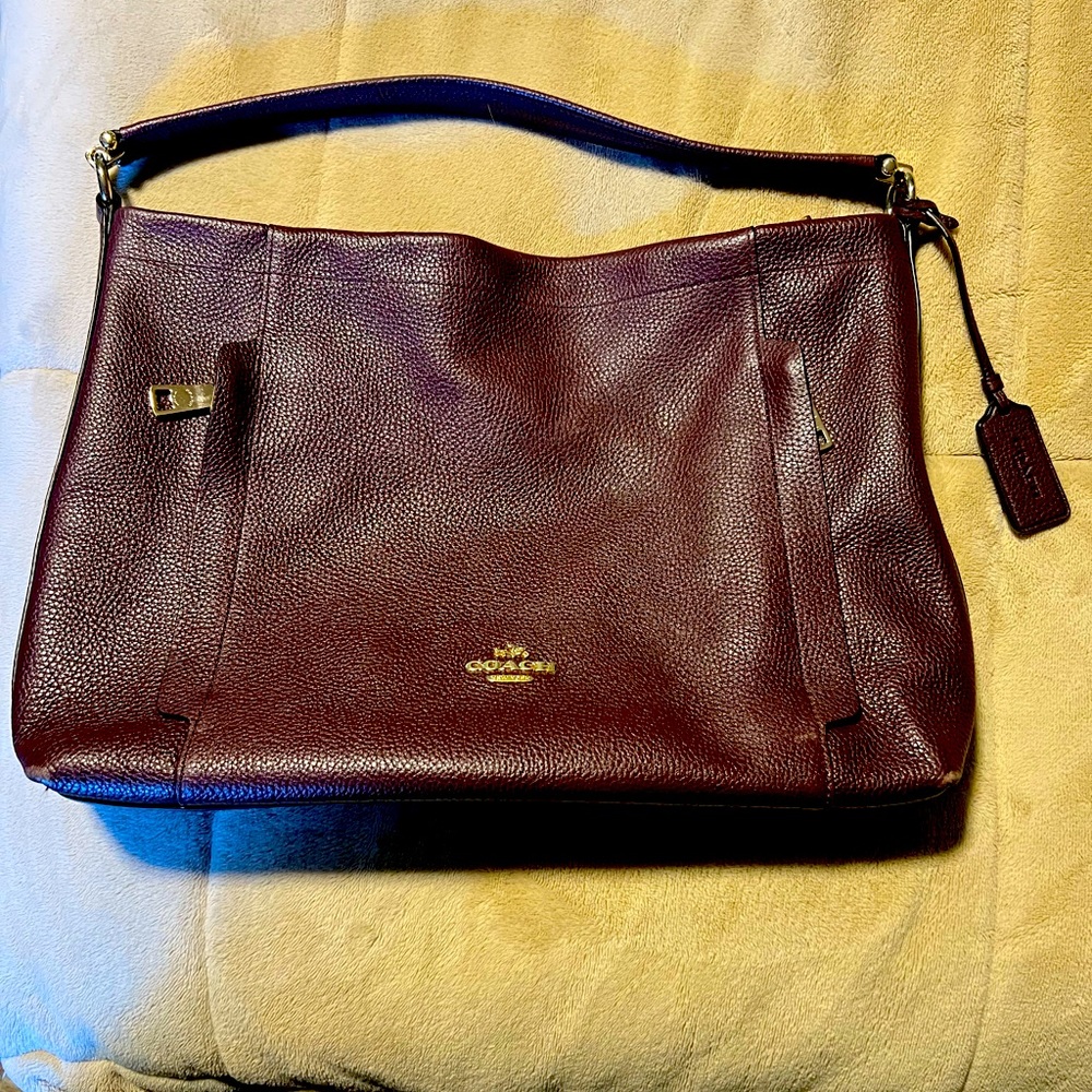 Coach Scout Hobo bag. Has inside zipper & pockets. Color is oxblood.